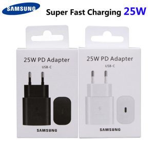 бяло и черно зарядно за samsung 25w в общ колаж