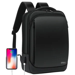 Черна раница за пътуване STELS SmartCarry 40 с ергономичен дизайн и USB порт за зареждане на телефон, идеална за самолетен ръчен багаж.