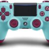 Джойстик за PS4 DualShock 4 Berry Blue в синьо-червена комбинация, с ергономичен дизайн и аналогови стикове.