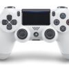 Бял безжичен джойстик за PS4 DualShock 4 с ергономичен дизайн и бутони за управление.