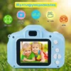 Син детски дигитален фотоапарат с голям екран и интуитивни бутони за управление